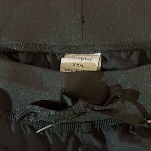 Soothfeel XXXL travel cargo joggers.